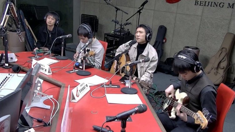 去浪费霓虹派对别再为他流眼泪。 come on~